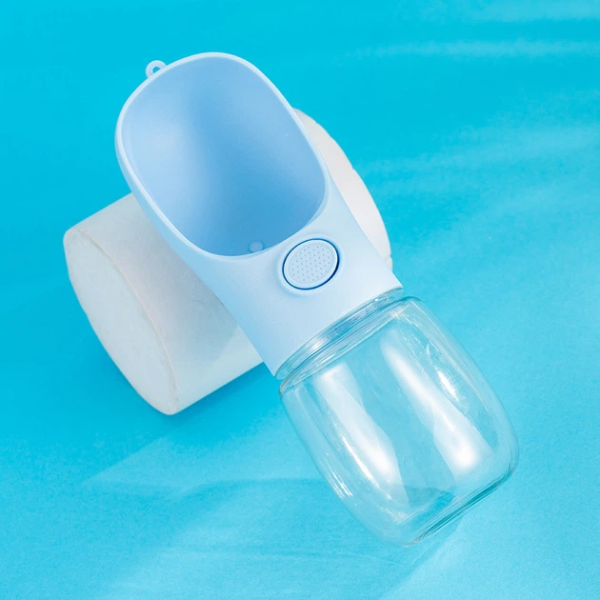 Niye ( Ние) - Поилка бутылка с кнопкой и ремешком голубая 450 мл